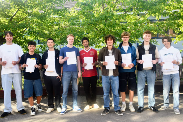 Gunnersbury School sixth formers with their results 